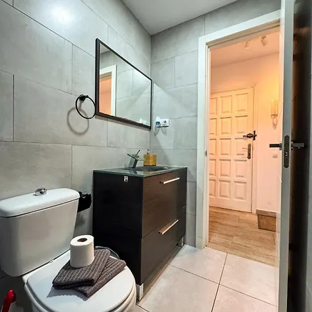 Modern With Sea Views In דירה *