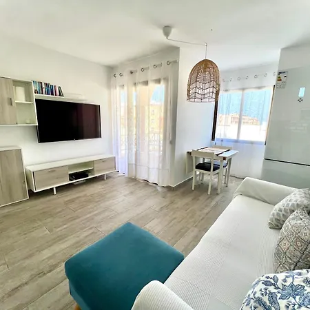 Modern With Sea Views In דירה